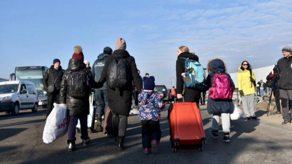 Ukrainian refugees crossing the border during the Russia-Ukraine conflict, reflecting the humanitarian crisis caused by the war.